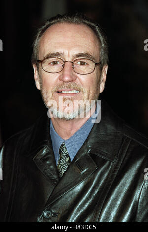 WES CRAVEN IL SIGNORE DEGLI ANELLI: La compagnia dell'anello LOS ANGELES PREMIERE Egyptian Theatre Hollywood LOS ANGELES STATI UNITI D'AMERICA Foto Stock