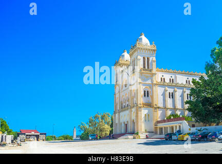 La vecchia cattedrale cattolica accanto all'ingresso per il Museo di Cartagine,Tunisia Foto Stock