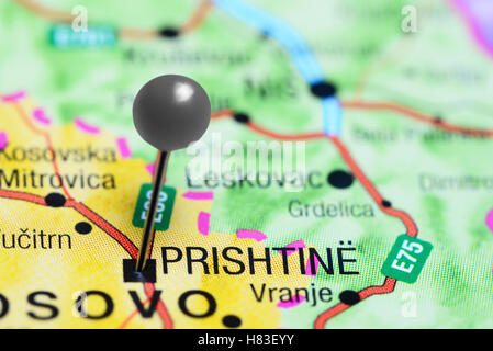 Pristina imperniata su una mappa del Kosovo Foto Stock
