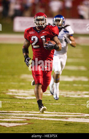 Sep. 18, 2009; Fresno, CA, Stati Uniti d'America; fresno membro bulldogs running back ryan mathews (21) precipita per un 60 yard touchdown, la sua seconda del gioco, durante il secondo trimestre al bulldog stadium. Foto Stock