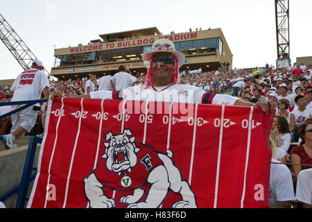 Sep. 18, 2009; Fresno, CA, Stati Uniti d'America; una stato di fresno bulldogs ventola durante il secondo trimestre al bulldog stadium. Il boise state broncos sconfitti fresno membro 51-34. Foto Stock