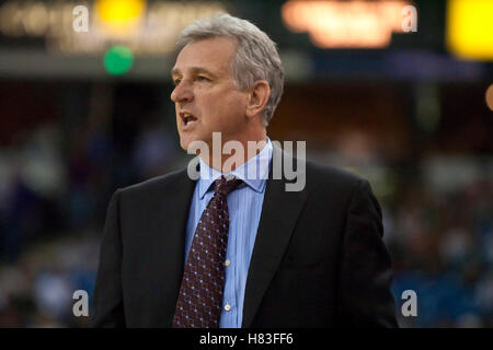 Ottobre 23, 2009; Sacramento, CA, Stati Uniti d'America; Sacramento Kings head coach Paul Westphal durante il quarto trimestre contro la Utah Jazz presso l'ARCO Arena. Il Jazz ha vinto 95-85. Foto Stock