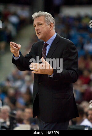 Ottobre 23, 2009; sacramento, CA, Stati Uniti d'America; sacramento kings head coach paul westphal durante il quarto trimestre contro la Utah jazz presso l'arco arena. il jazz ha vinto 95-85. Foto Stock