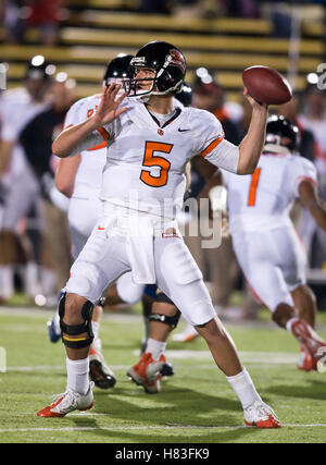 Novembre 7, 2009; Berkeley, CA, Stati Uniti d'America; Oregon state castori quarterback sean canfield (5) durante il terzo trimestre contro la california golden bears presso il Memorial Stadium. Foto Stock