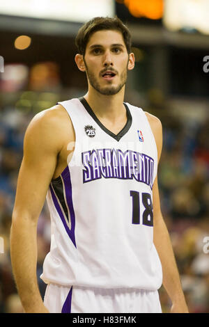 8 novembre 2009; Sacramento, CA, Stati Uniti; Omri Casspi (18), attaccante dei Sacramento Kings durante il quarto quarto periodo contro i Golden State Warriors all'ARCO Arena. I Kings sconfissero i Warriors 120-107. Foto Stock