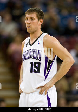 28 febbraio 2010; Sacramento, CA, Stati Uniti; i Sacramento Kings guardano Beno Udrih (19) durante il terzo quarto contro i Los Angeles Clippers all'ARCO Arena. Sacramento sconfisse Los Angeles 97-92. Foto Stock