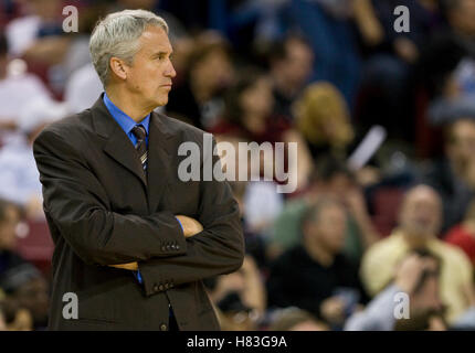 Febbraio 28, 2010; sacramento, CA, Stati Uniti d'America; los angeles clippers coach kim hughes durante il terzo trimestre contro i Sacramento Kings di arco arena. sacramento sconfitto los angeles 97-92. Foto Stock