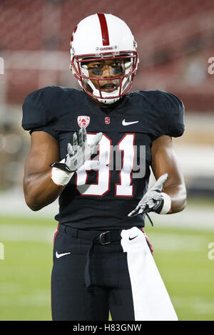 Settembre 18, 2010; Stanford, CA, Stati Uniti d'America; Stanford Cardinale wide receiver Chris Owusu (81) si riscalda prima della partita contro la Wake Forest Demon diaconi presso la Stanford Stadium. Foto Stock