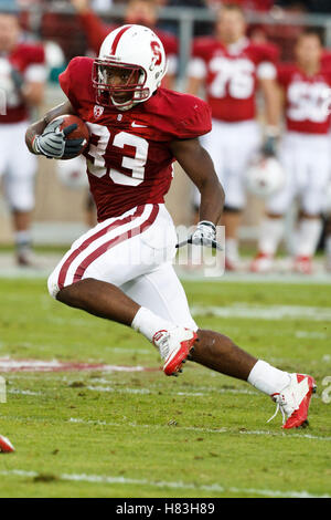 Ottobre 23, 2010; stanford, CA, Stati Uniti d'America; stanford cardinale running back stepfan taylor (33) si precipita campo contro il Washington State cougars durante il secondo trimestre presso la stanford stadium. Foto Stock