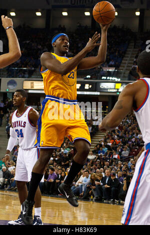 Marzo 14, 2011; Sacramento, CA, Stati Uniti d'America; Golden State Warriors piccolo in avanti al Thornton (23) spara contro i Sacramento Kings durante il secondo trimestre al Power Balance Pavilion. Foto Stock