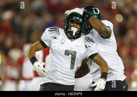 Nov 12, 2011; Stanford CA, Stati Uniti d'America; Oregon Ducks wide receiver Keanon Lowe (7) celebra dopo un gioco contro la Stanford Cardinale durante il primo trimestre presso la Stanford Stadium. Oregon sconfitto Stanford 53-30. Foto Stock