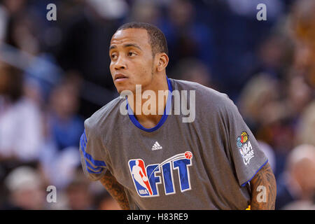 2 febbraio 2012; Oakland, CA, Stati Uniti; la guardia tiratrice dei Golden State Warriors Monta Ellis (8) si scalda prima della partita contro gli Utah Jazz alla Oracle Arena. Golden State sconfisse lo Utah 119-101. Foto Stock