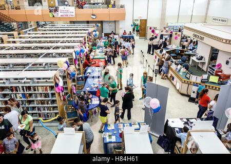 Miami Florida,Hialeah,JFK Library,Health & Literacy Fair,interior Inside,tables,FL160925065 Foto Stock