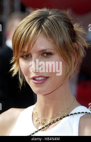 HEIDI KLUM 10TH ESPY AWARDS ARRIVI Kodak Theatre Hollywood LOS ANGELES STATI UNITI D'AMERICA 10 Luglio 2002 Foto Stock