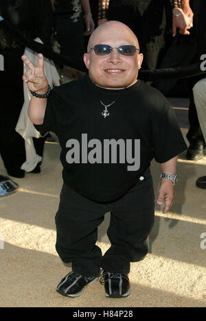 VERNE TROYER Austin Powers IN GOLDMEMBER PREMIERE ANFITEATRO UNIVERSALE UNIVERSAL CITY LA USA 22 Luglio 2002 Foto Stock