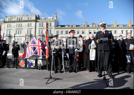 Inaugurazione del monumento per i marinai mercantili, Weymouth Dorset, Regno Unito Foto Stock