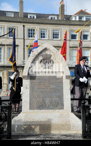 Inaugurazione del monumento per i marinai mercantili, Weymouth Dorset, Regno Unito Foto Stock