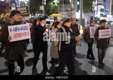 Manifestazioni di protesta contro il Presidente Park Guen-hye a Seul, in Corea del Sud. I dimostranti chiedono le dimissioni Credito: Maji Murrell/Alamy Live News Foto Stock