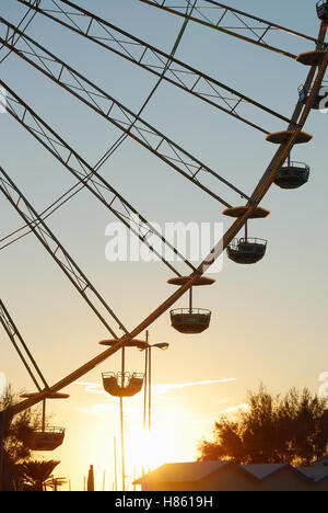 Ruota panoramica sulla spiaggia di rimini Foto Stock