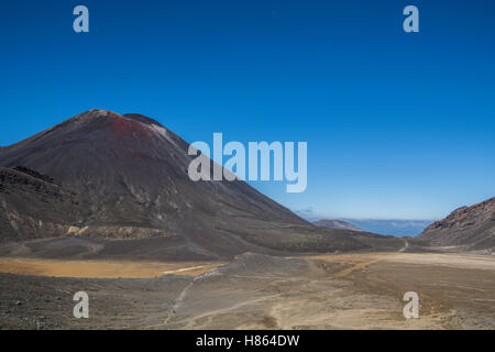 Valley e Vulcano (Mt Doom) Foto Stock