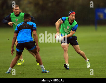 L'Inghilterra del Josh Hodgson durante una sessione di formazione a Eltham College di Londra. Foto Stock