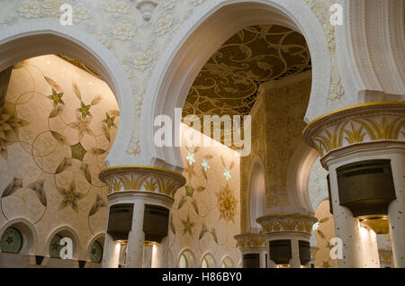 Sheikh Zayed grande moschea costruzione di esterni Abu Dhabi Emirati Arabi Uniti Foto Stock