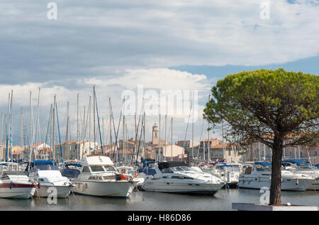 Con il suo pittoresco quays e canali, Martigues viene spesso chiamata la "Venezia della Provenza, Francia Foto Stock