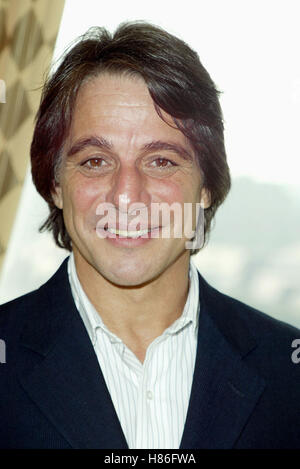 TONY DANZA IL 29TH PEOPLE'S CHOICE CANDIDATURE il Beverly Hilton Hotel di BEVERLY HILLS LOS ANGELES STATI UNITI D'AMERICA 04 Dicembre 2002 Foto Stock