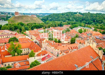 Vista sui tetti di Vilnius in estate, Lituania Foto Stock