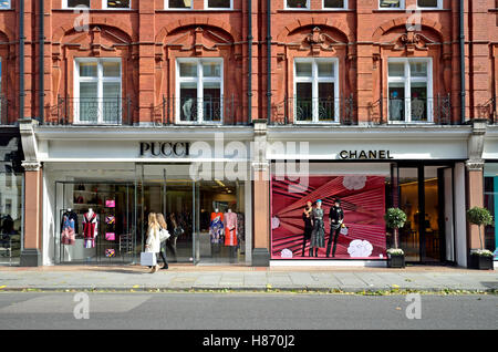 Londra, Inghilterra, Regno Unito. Sloane Street - Pucci e Chanel negozi Foto Stock