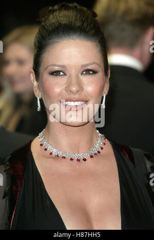 CATHERINE ZETA-JONES 56TH BRITISH ACADEMY FILM AWARDS L' Odeon Leicester Square Londra Inghilterra 23 Febbraio 2003 Foto Stock