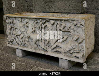 Sarcofago romano. Endimione e Selene (Artemis). Marmo, II secolo D.C. Museo Archeologico Nazionale di Napoli. L'Italia. Foto Stock
