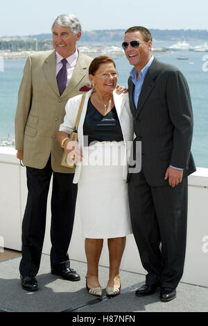 JEAN-CLAUDE VAN DAMME & GENITORI CANNES FILM FESTIVAL CANNES Francia 18 Maggio 2003 Foto Stock