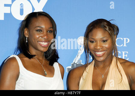 VENUS & SERENA WILLIAMS . 34TH NAACP IMAGE AWARDS ANFITEATRO UNIVERSALE BURBANK LOS ANGELES STATI UNITI D'AMERICA 08 Marzo 2003 Foto Stock