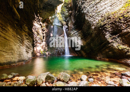 Bella cascata Kozjak, il parco nazionale del Triglav, Slovenia Foto Stock