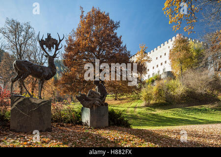 Giorni di autunno a castello Bruck a Lienz in Tirolo, Austria. Foto Stock