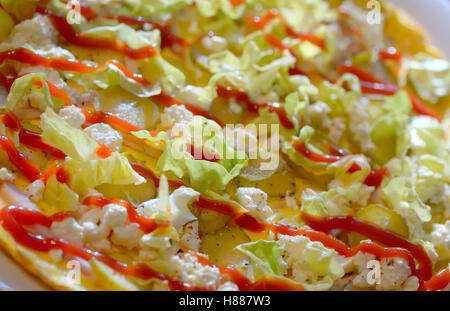 Prosciutto e formaggio frittata con verdure Foto Stock