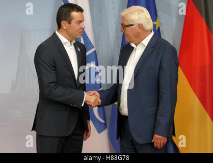 POTSDAM, Germania. 1 SETTEMBRE 2016: Federale Ministro degli Esteri Dr Frank-Walter Steinmeier accoglie Nikola Poposki, Ministro del Foto Stock