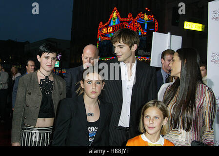 ASHTON KUTCHER Demi Moore Bruce Willis con i ragazzi SCOUT TALLULAH & RUMER CHARLIE ANGELES 2-FULL THROT GRAUMAN'S cinese la Foto Stock