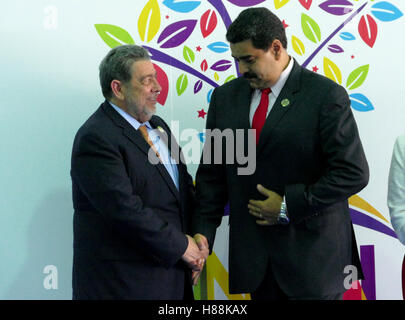 Porlamar, Venezuela. Settembre 17th, 2016: Saint Vincent e Grenadine il Primo Ministro Ralph Gonsalves venezuelano saluta Pre Foto Stock