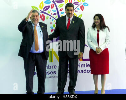 Porlamar, Venezuela. Settembre 17th, 2016: Saint Vincent e Grenadine il Primo Ministro Ralph Gonsalves venezuelano saluta Pre Foto Stock