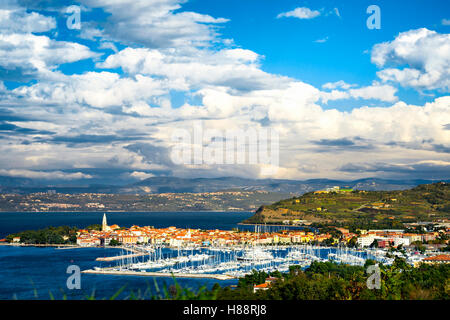 Bella città costiera Izola in Slovenia Foto Stock