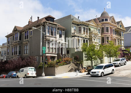 Painted Ladies, case colorate, architettura vittoriana, Alamo Square, San Francisco, California, Stati Uniti d'America Foto Stock