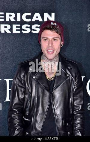 Fedez frequentando il photocall davanti alla prima mondiale di "Inferno", tenutosi presso il Teatro dell'Opera di Firenze in Firenze, Italia. Dotato di: Fedez, Federico Leonardo Lucia dove: Firenze, Toscana, Italia Quando: 08 Ott 2016 Credit: IPA/WENN.com ** Disponibile solo fo Foto Stock