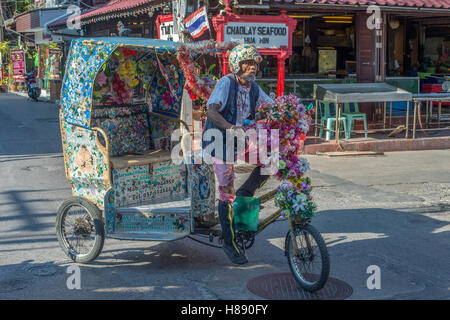 Thai rickshaw driver in Hua Hin Tailandia Foto Stock