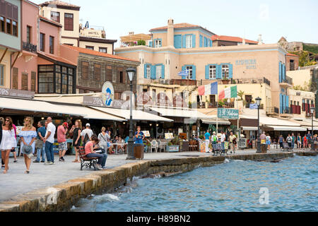 La Grecia, Creta, Chania, Porto Veneziano, Promenade all'estremità occidentale del porto Foto Stock