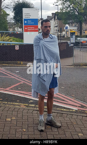 Migliore qualità disponibile Martin Bamford, 30 da Croydon, che era su un tram che è deragliato durante la mattina l'ora di punta, si trova al di fuori di Croydon University Hospital dove egli è in trattamento per la frattura o rottura di costole. Foto Stock