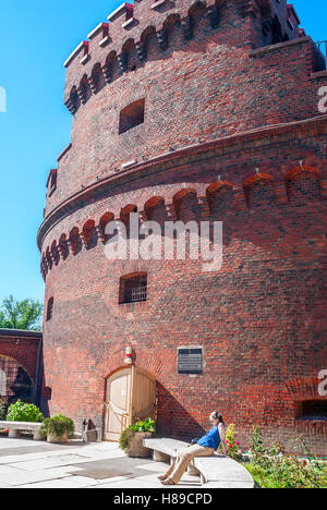 Torre 'Dona' Verkhneye sulla riva del lago. Kaliningrad Foto Stock