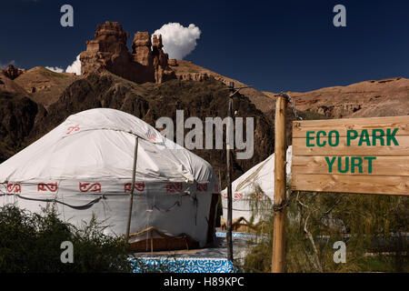 Yurta presso Eco Park resort nella valle di Charyn canyon parco nazionale del Kazakistan Foto Stock