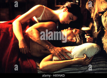 Il Gufo grigio, (grigio gufo) USA-CAN 1999, Regie: Richard Attenborough, ANNIE GALIPEAU, Pierce Brosnan, Stichwort: Bett, Paar Foto Stock